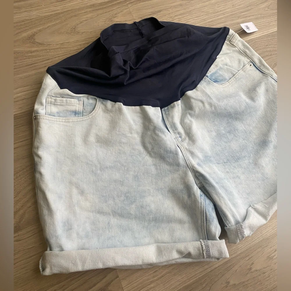 Maternity Shorts - Picture 9 of 15